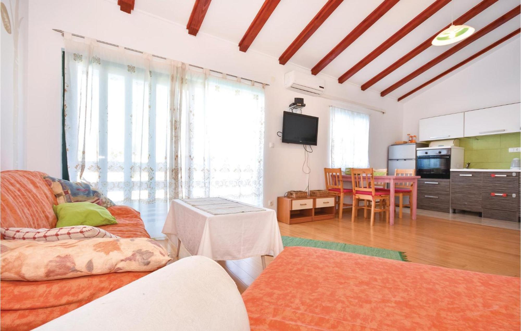 2 Bedroom Gorgeous Apartment In Stomorska Esterno foto