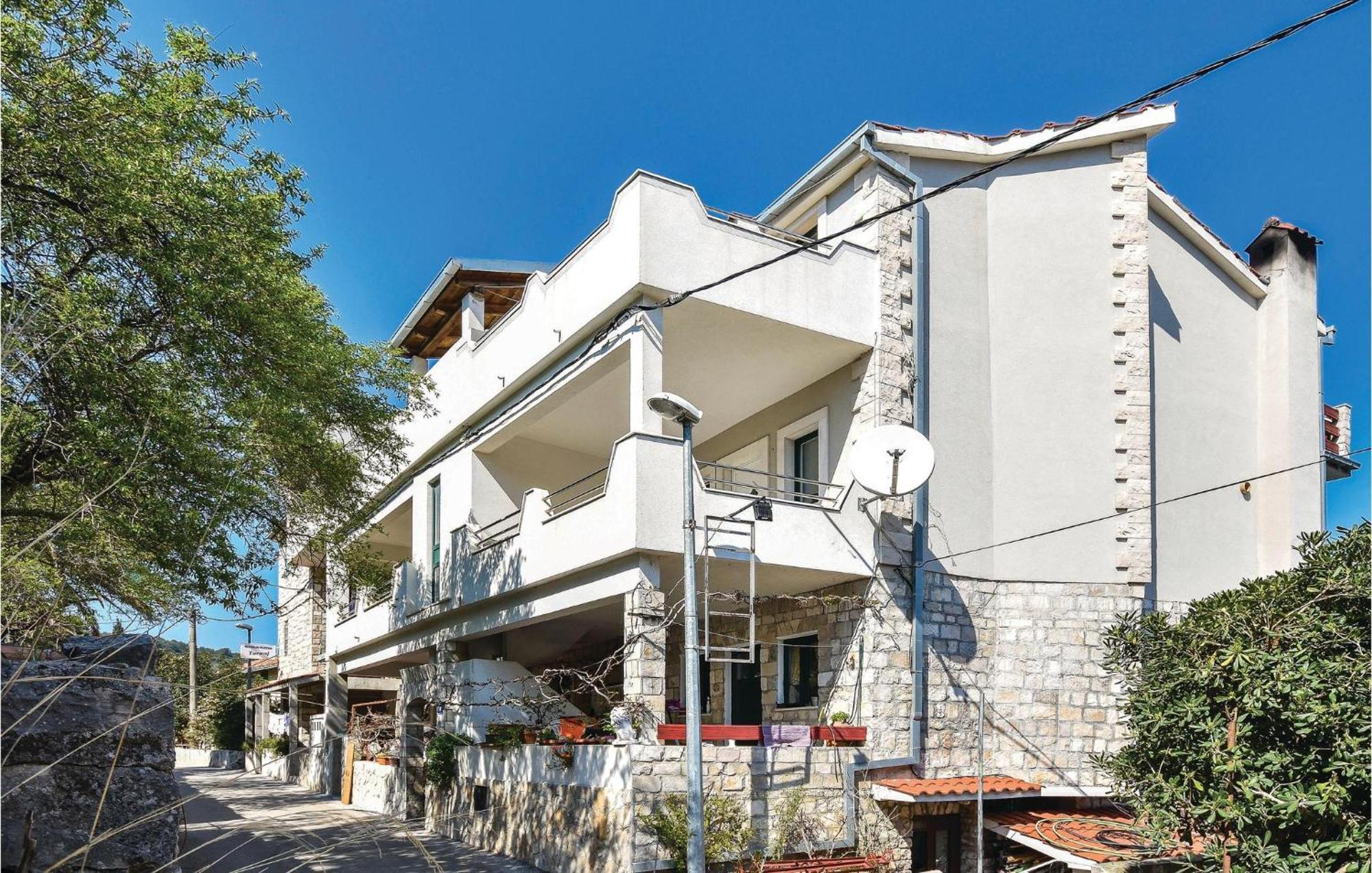 2 Bedroom Gorgeous Apartment In Stomorska Esterno foto